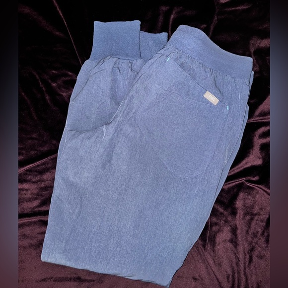 Figs Big Sky FION e.a.c. Zamora Scrub Joggers - Picture 4 of 10